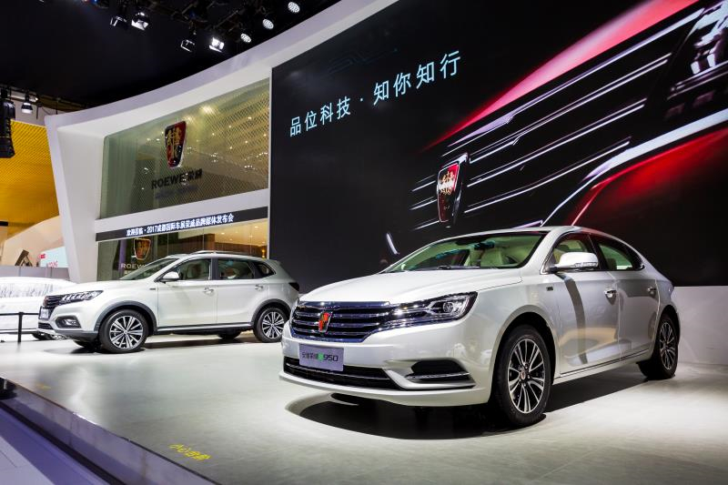 全新荣威950、荣威e950定义“高级轿车” 成都车展亮相售价16.88万起 互联网汽车上市一周年 系统升级带来颠覆式进化