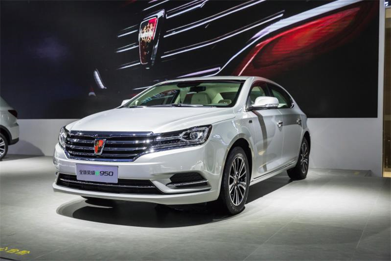 全新荣威950、荣威e950定义“高级轿车” 成都车展亮相售价16.88万起 互联网汽车上市一周年 系统升级带来颠覆式进化