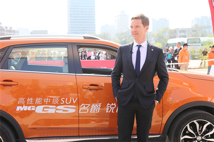 “卷福”首访中国，成功挑战名爵锐腾“8秒破百”